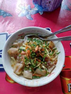 Mie Kocok Kaki Sapi Pak Ade