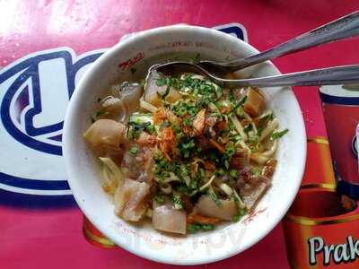 Mie Kocok Kaki Sapi Pak Ade