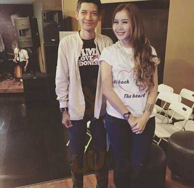 Roger's Cafe & Lounge