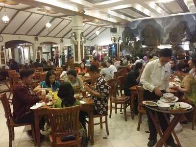Sindang Reret Restaurant Surapati Bandung