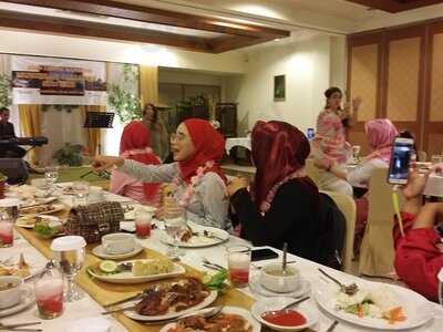 Sindang Reret Restaurant Surapati Bandung