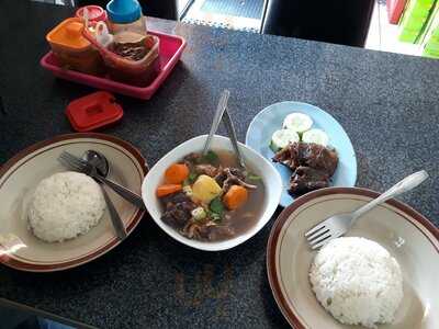 Ayam Goreng & Sop Buntut Pak To