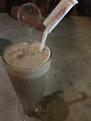 Artiste Cafe & Lounge