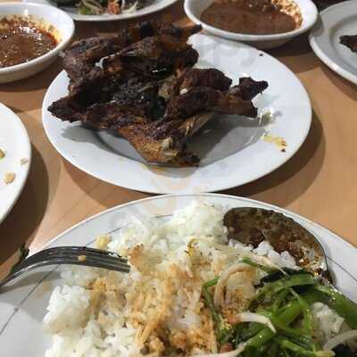 Ayam Bakar Taliwang Bersaudara