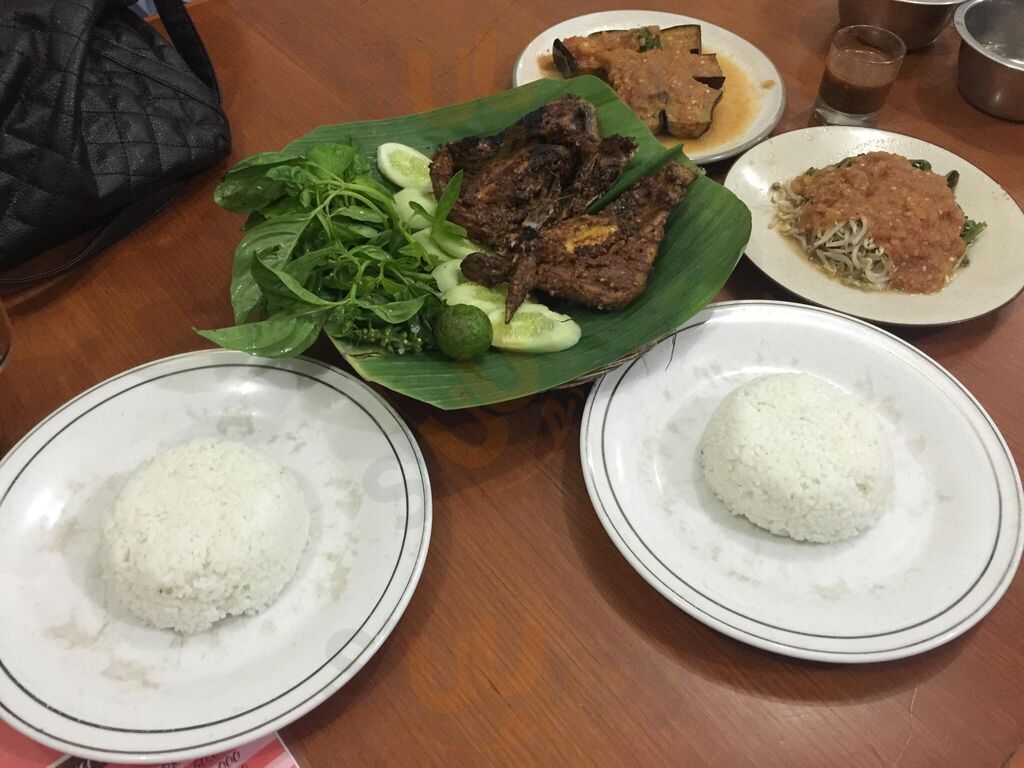 Ayam Bakar Taliwang Setrasari