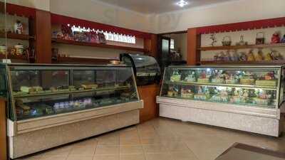 Delfino Cake & Chocolate