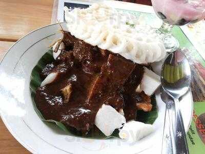 Hot Cwie Mie Malang & Rollies`s Steak