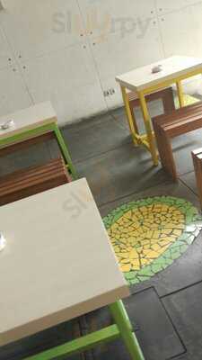 Kedai Es Pisang Ijo Pemuda