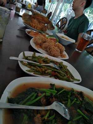 Rumah Makan Lembur Kuring