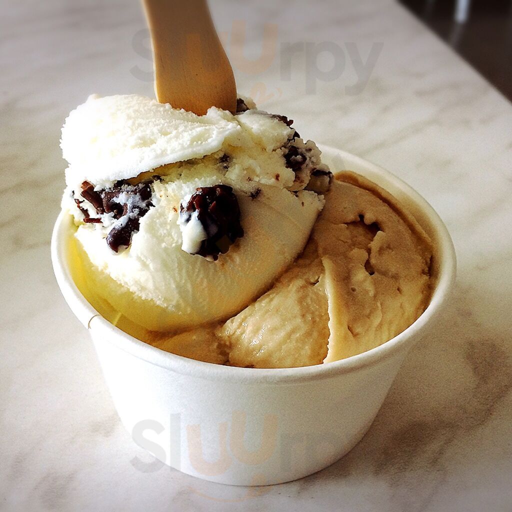 Pesca Ice Cream Cakes