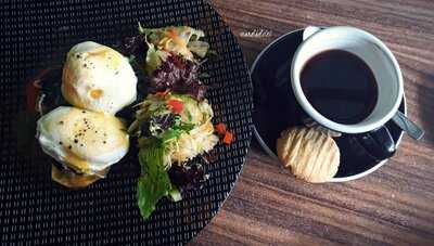 Beehive Cafe & Eatery