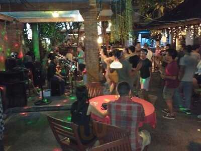 Sea Breeze Bar & Restaurant