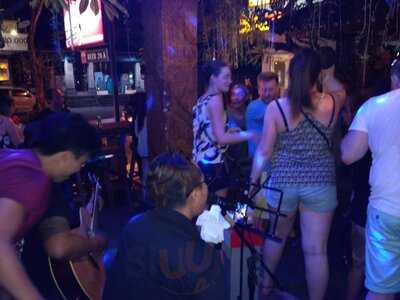 Sea Breeze Bar & Restaurant