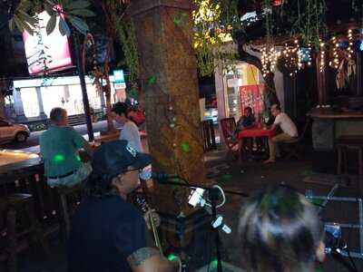 Sea Breeze Bar & Restaurant