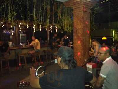 Sea Breeze Bar & Restaurant