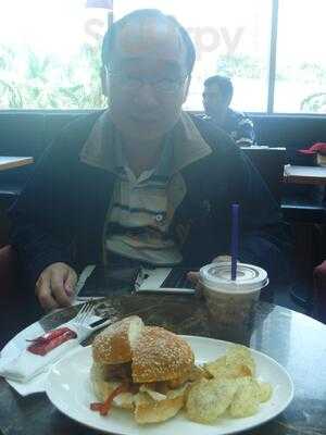 The Coffee Bean & Tea Leaf