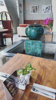 Hot Mango Restaurant