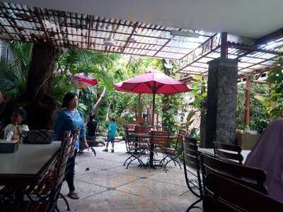 Sim Six Garden Resto