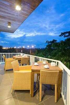 Ikana Ikana Seafood Cafe & Restaurant