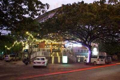 Ikana Ikana Seafood Cafe & Restaurant