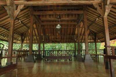 Mbok Berek Garden Resto