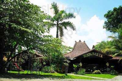 Mbok Berek Garden Resto