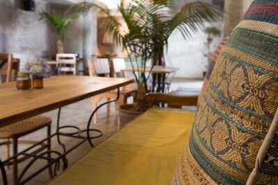 El Bazar Cafe & Restaurant