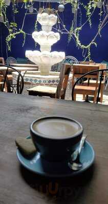 El Bazar Cafe & Restaurant