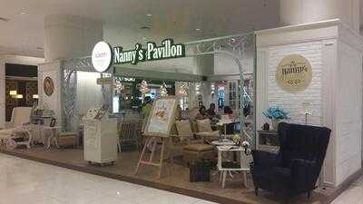 Nann's Pavillon Family Room