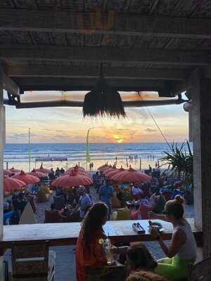 Taris Bali Bar And Restaurant