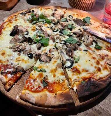 Taris Bali Bar And Restaurant