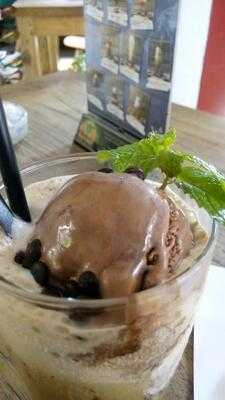 Kongkalikong Dine And Coffee House