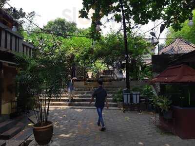 Rumah Makan Saung Apung