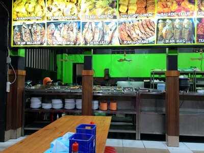 Ayam Penyet Suroboyo