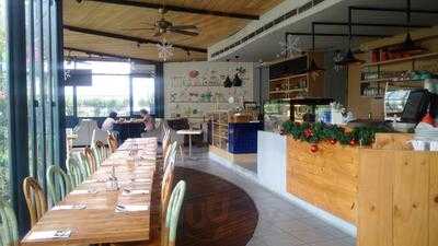 Casadina Eatery & Bistro