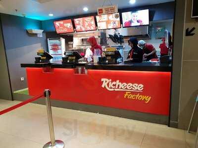 Richeese Factory, Gajah Mada Plaza