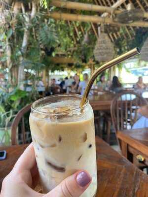 Nalu Bowls Shelter Bali