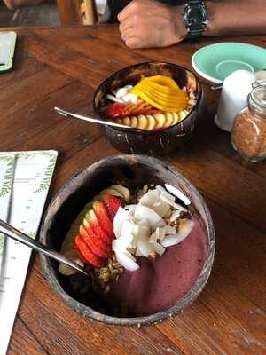 Nalu Bowls Shelter Bali