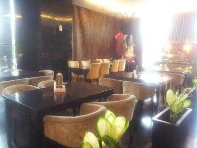 Medina Cafe & Lounge, Menara 165