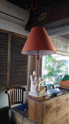 Desamuda On The Street (dots)