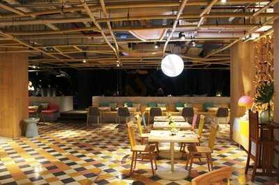 Kakatua Tropic Lounge