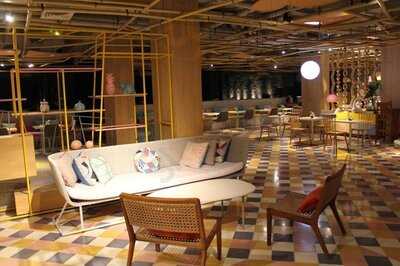 Kakatua Tropic Lounge