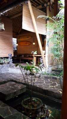 Warung Taman Bambu
