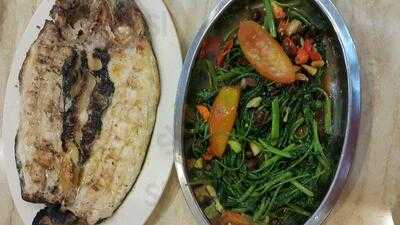 Rumah Makan Khas Sulawesi