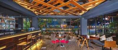 Garamerica Restaurant & Lounge