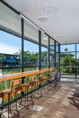 Garamerica Restaurant & Lounge