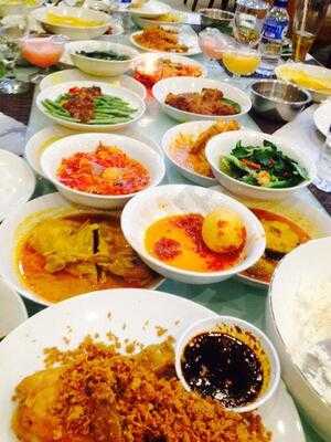 Pagi Sore Masakan Padang - Kalimalang