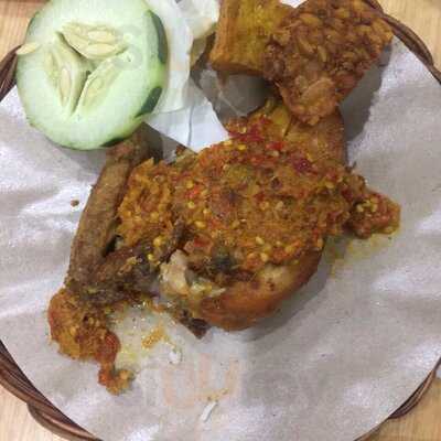 Ayam Penyet Pak Tjomot Boulevard