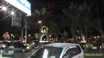 Ayam Penyet Pak Tjomot Boulevard