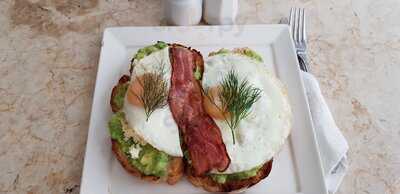 Gloria Jeans Coffees Kartika Plaza